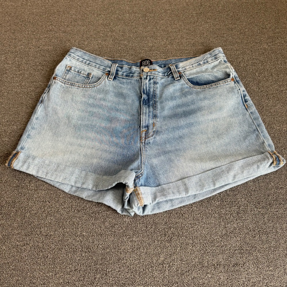 BDG Urban Outfitters Light Wash High Rise Mom Denim Shorts Size 34 Casual